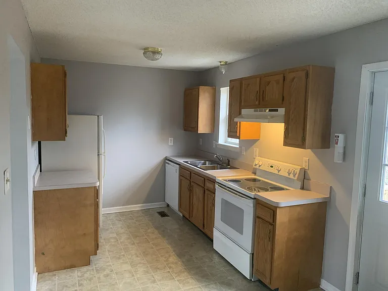 70 Leslie Ln #1 — Photo 4