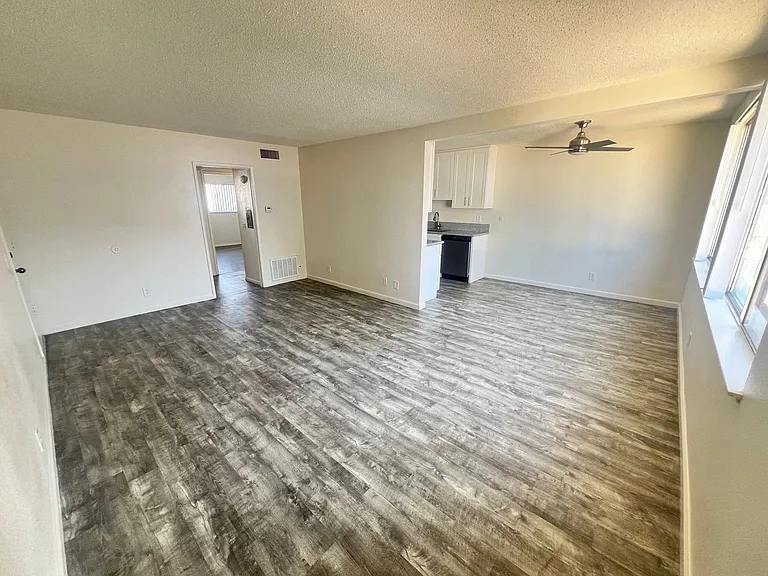 North Park Aparments — Photo 12