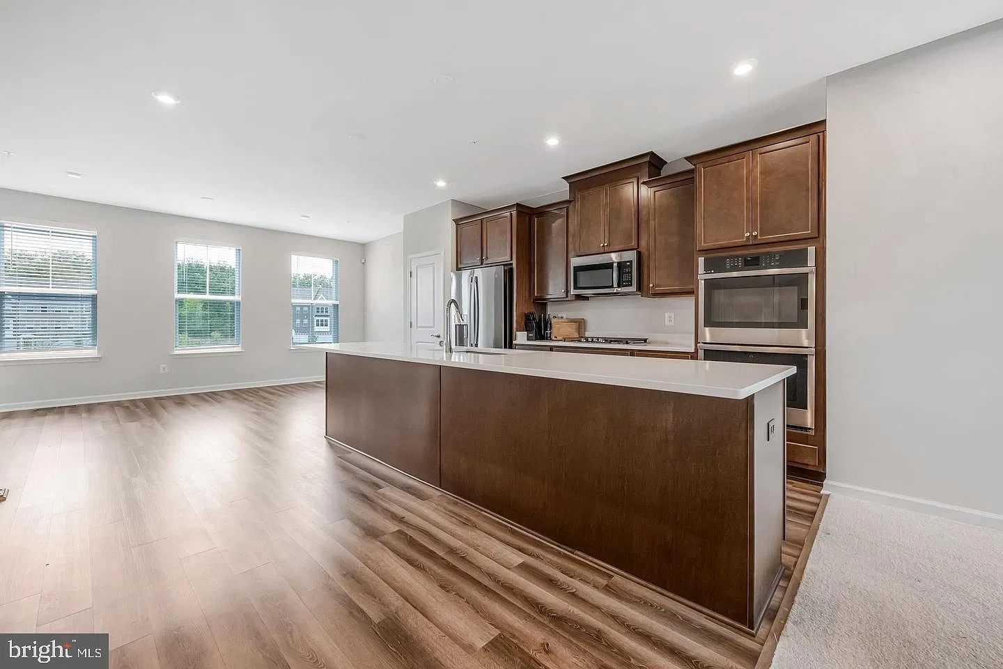3 bed, 3.5 bath, 2460 sqft, $3,500 — Photo 4