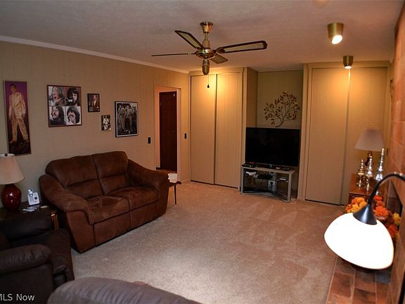 3rd image of 8962 Barton Dr