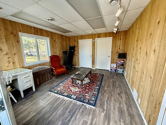 5th image of 8780 Fairview Ln
