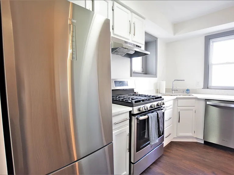 306 Bryant Ave — Photo 29