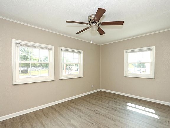 4th image of 920 Sylvia Cir