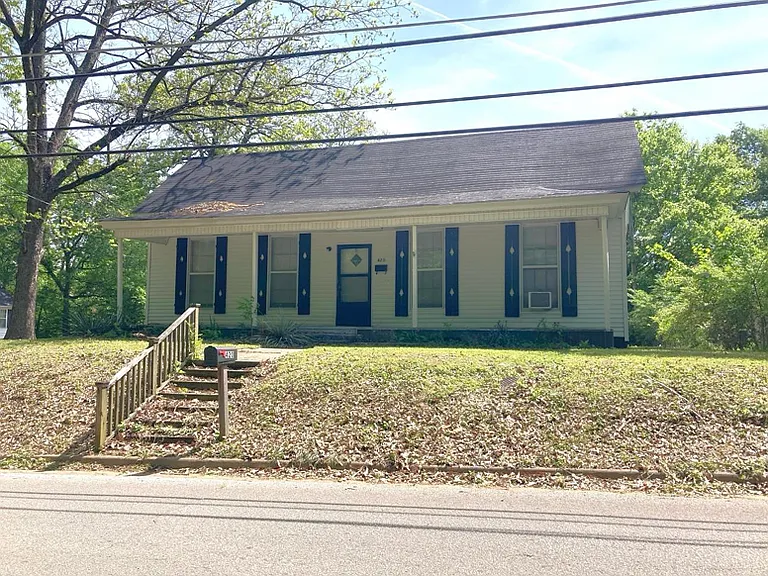 420 N McLemore Ave — Photo 1