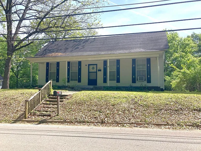 420 N McLemore Ave