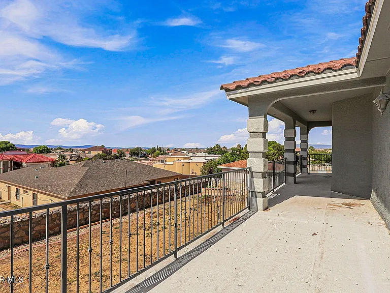 13566 Emerald Coast Ln — Photo 40