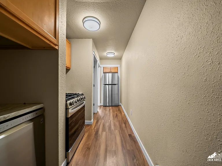 618 Gambell St #11 — Photo 31