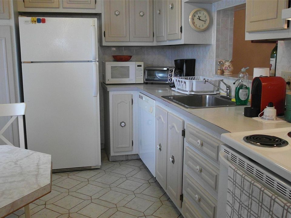 1st image of 4050 NW 42nd Avenue #320