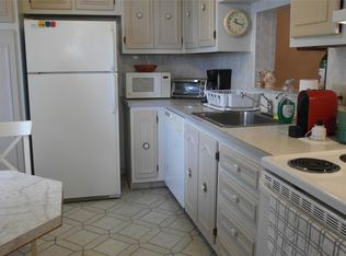 4050 NW 42nd Ave APT 320, Lauderdale Lakes, FL 33319