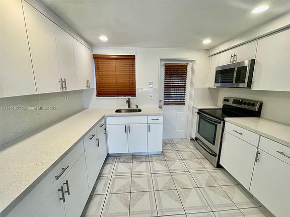 3rd image of 101 NW 17th Pl #103