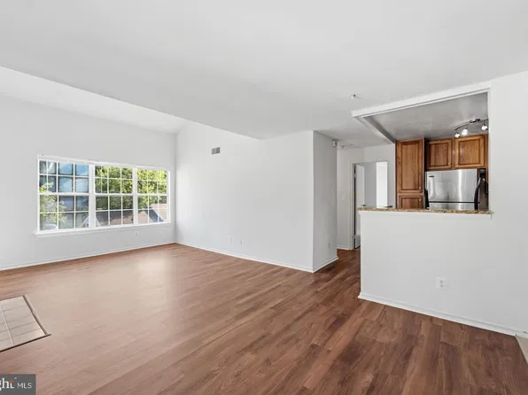 18529 Boysenberry Dr APT 303, Gaithersburg, MD 20879