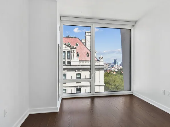 400 West 113th Street image 10 of 33