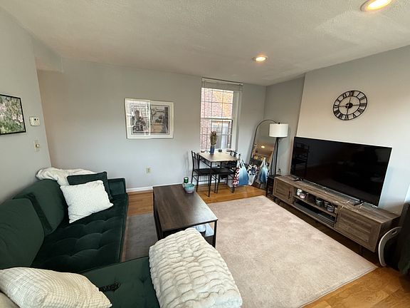 3rd image of 12 Parmenter St APT 3R
