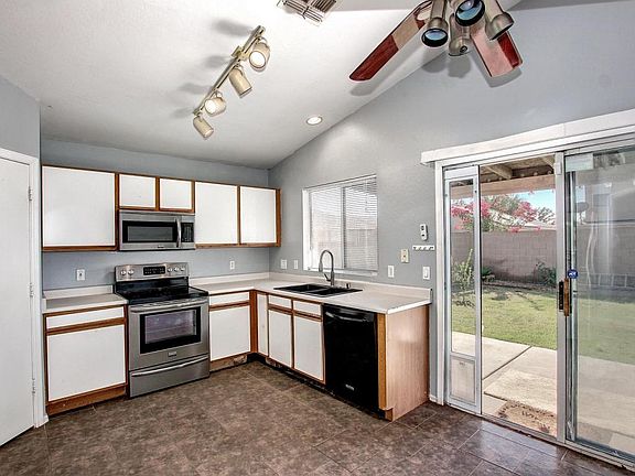 5th image of 11945 W Corrine Dr