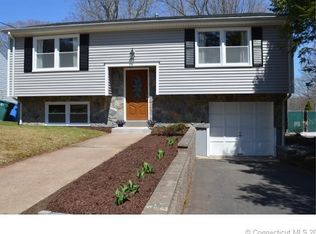 27 Briarcliff Rd, Hamden, CT 06518