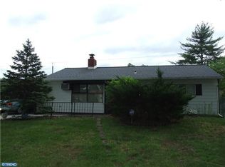 34 Oaktree Dr, Levittown, PA