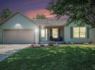 23200 Oakleaf Dr S, Elkhart, IN 46514