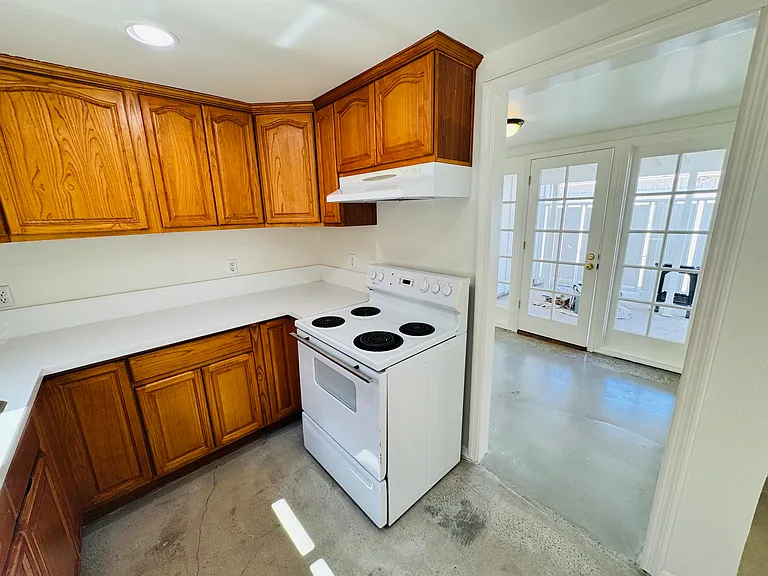 471 1/2 Ellis St — Photo 11