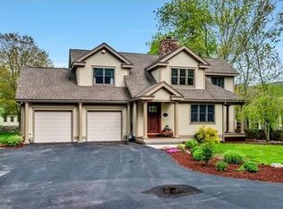 41 School St, Upton, MA 01568