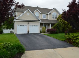 6 Scenicview Cres, Manorville, NY 11949