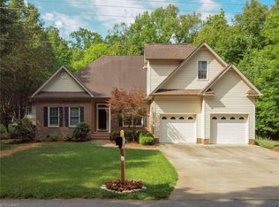 6390 Armsburg Rd, Clemmons, NC 27012