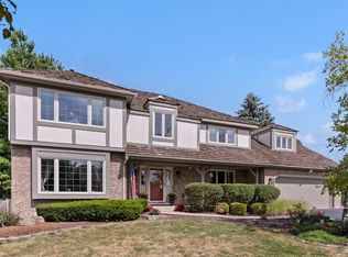 682 Alexandria Dr, Naperville, IL 60565