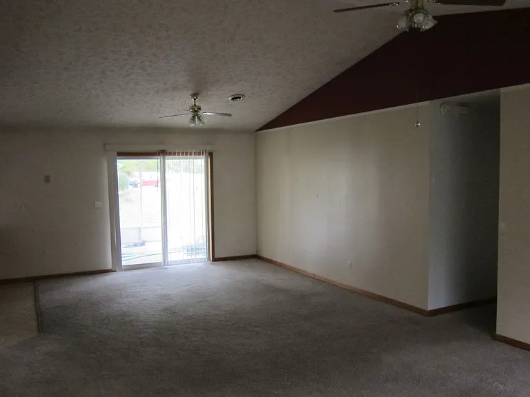 22194 Hedge Rd — Photo 3