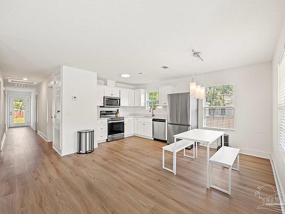 5th image of 810 Colbert Ave