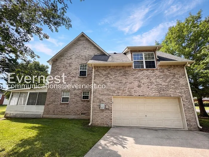 3 bed, 2.5 bath, 2135 sqft, $2,245 — Photo 2