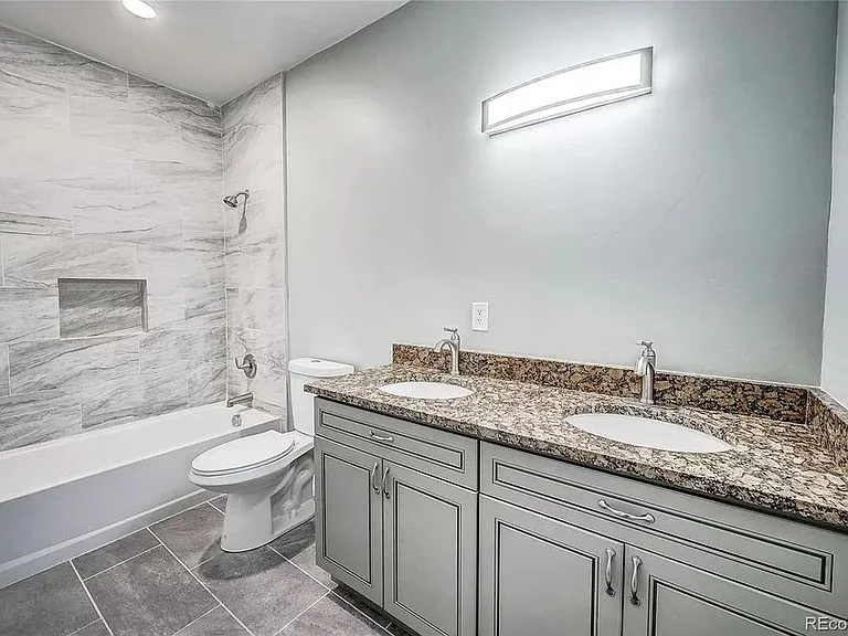 440 N Sheridan Blvd — Photo 2