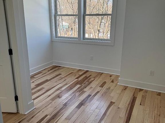 4th image of 11 Cleveland St