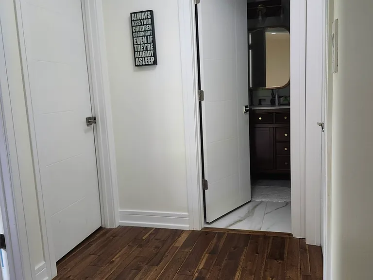 301 Oakbrook Ct — Photo 4