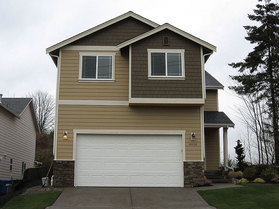 2 Story w/ 2 car garage