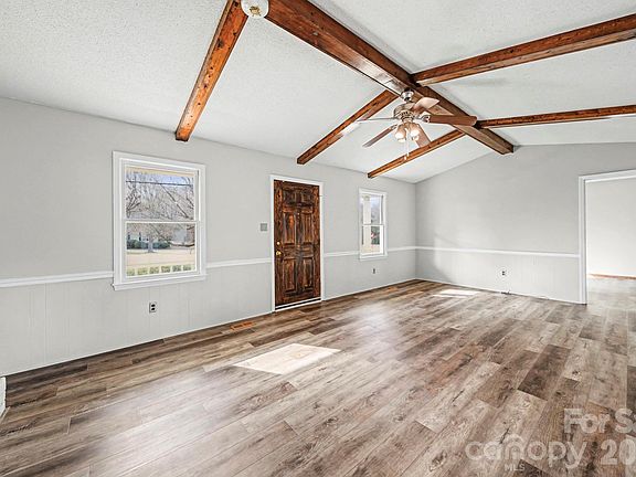 4th image of 102 Roxie Ln