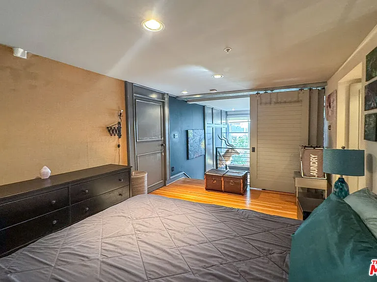 1037 N Laurel Ave #10B — Photo 15