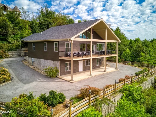 518 Campbell Lead Rd, Gatlinburg, TN 37738