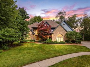 6119 Courtside, Midland, MI 48642