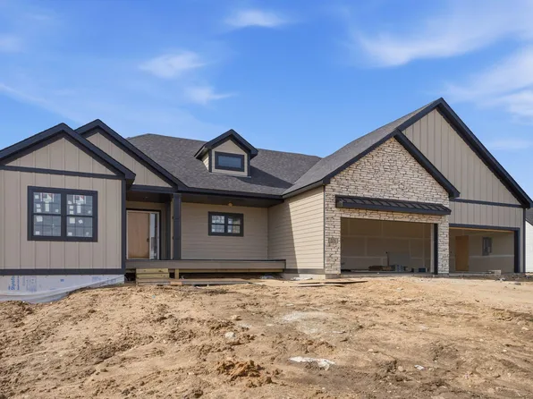 376 Moelter Ln, Hudson, WI 54016