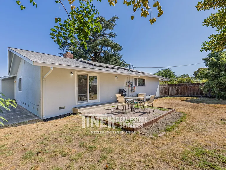 9136 Cecile Way — Photo 5