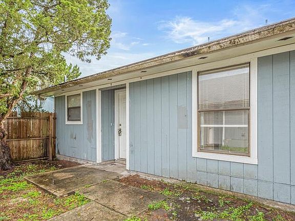 3rd image of 5135 Indian Lakes Ct APT 4
