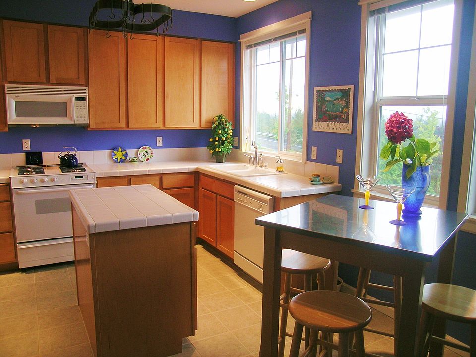 Kitchen with Views!!