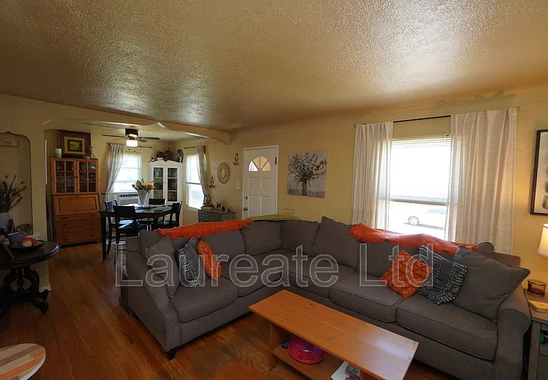 161 E Eastman Ave — Photo 5
