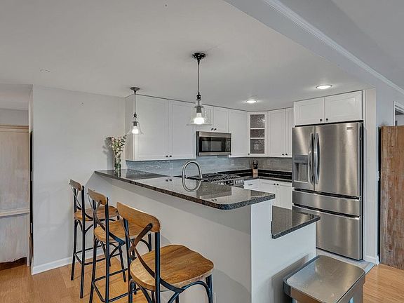 2nd image of 700 Grove St APT 6K