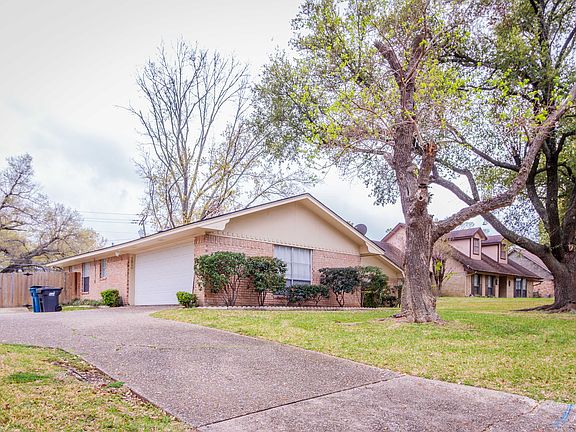 Driveway with Side Entrance Garage