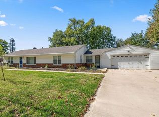 1807 Oak Tree St, Saint Peters, MO 63376