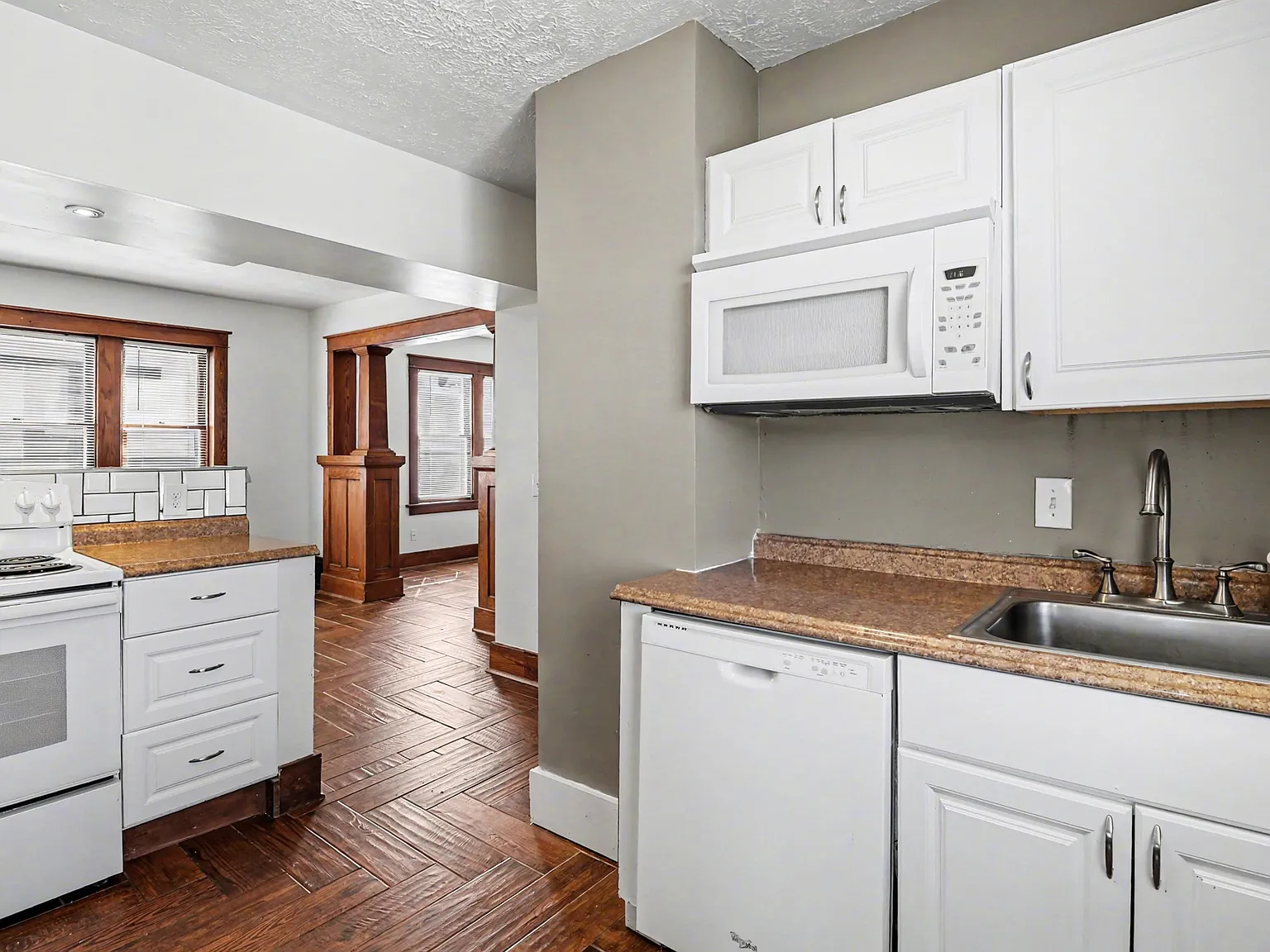5 bed, 1659 sqft, $2,200 — Photo 4