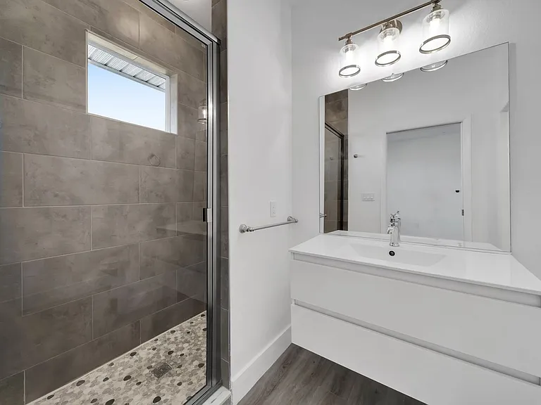 275 SW 4th St #220 — Photo 48