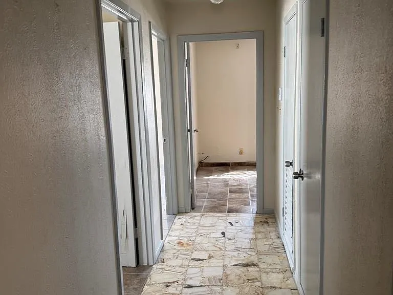 606 W Taft Ave — Photo 2