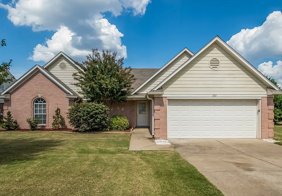 810 Lakemont Dr