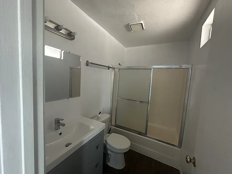 S Chapel Ave — Photo 12